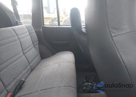 1999 Jeep Cherokee Se z USA, uszkodzony, nr VIN 1J4FF28S4XL647871